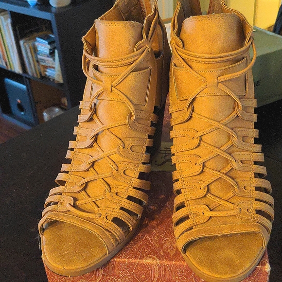 SO Shoes - SO open toe booties. Size 9.5